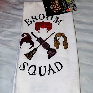 NEW Disney 2 Pack of Hocus Pocus Kitchen Towels